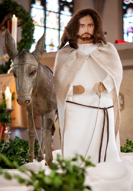 Die Szene vom Palmsonntag vorm Altar